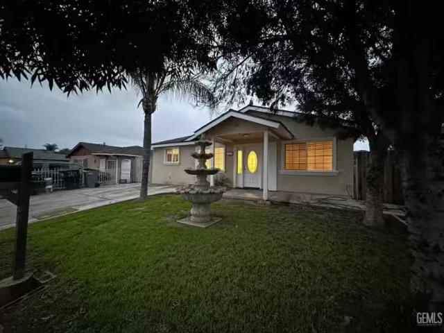 214 21ST AVE, DELANO, CA 93215