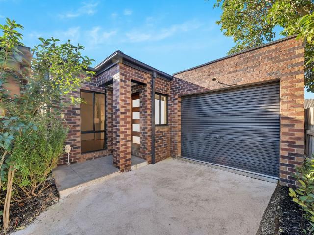 2/14 Cobbler Street, Werribee