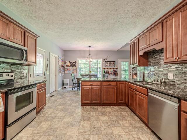 214 charlie pounds rd