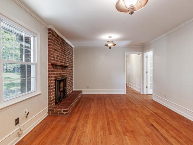 214 Crestwood Dr