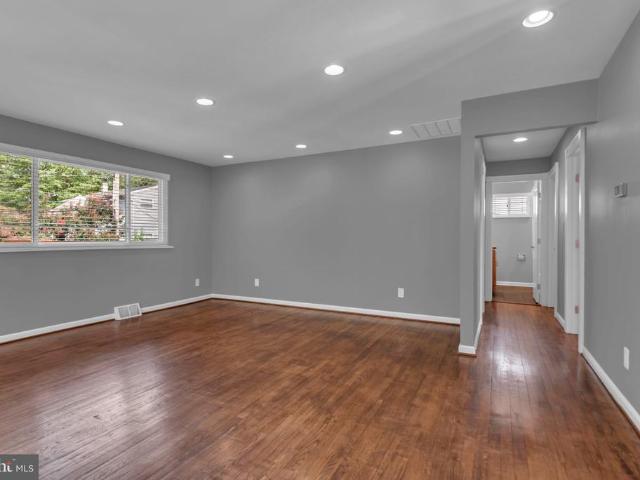 214 Cross Creek Drive