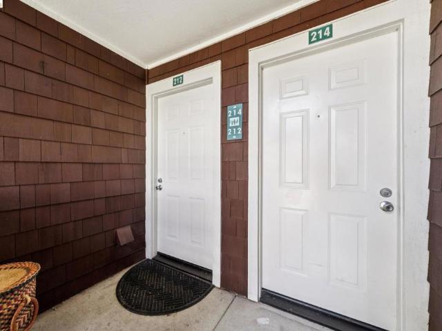 214 Bayside Ct