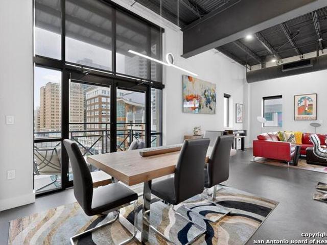 214 E Travis St, Unit 402