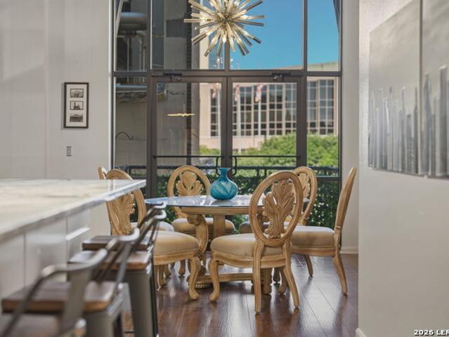 214 E Travis St, Unit APT 205
