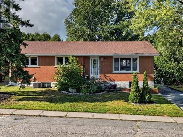 214 First Avenue, Lively, ON, P3Y 1M2 house for sale | Listing ID 2130 | Royal LePage