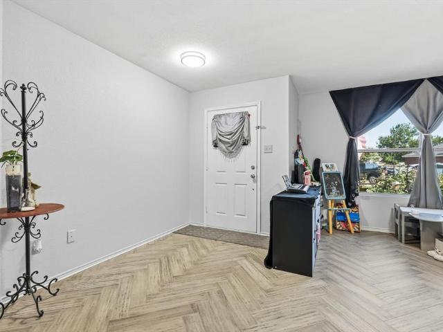 214 Hawthorne Court