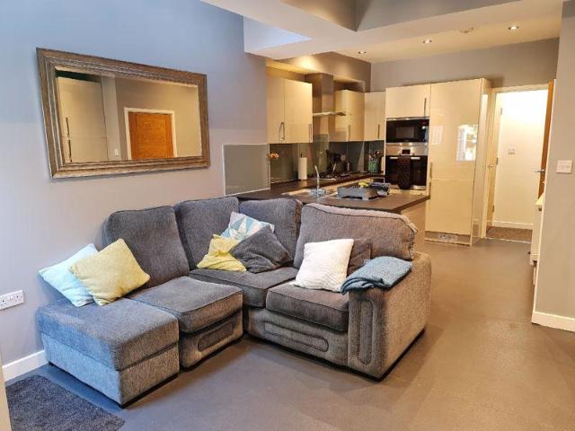 214 Heeley Road, Stirchley, B29 6EN, United Kingdom | Room for rent #61864681 | Rentberry