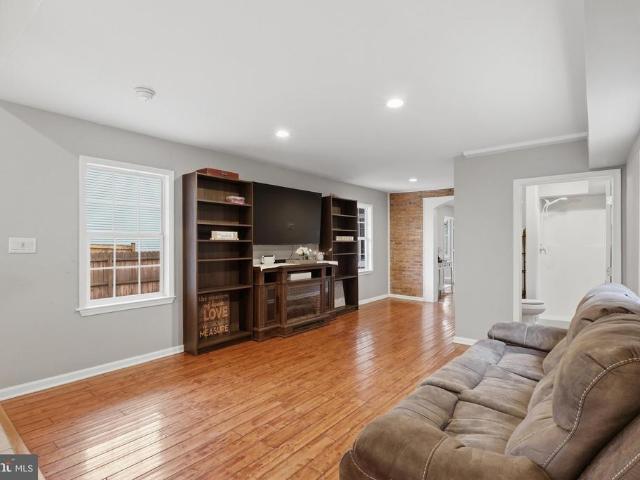 214 High Street S