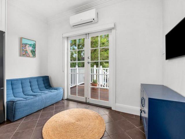 2/14 Merton Grove, VIC 3218, Manifold Heights