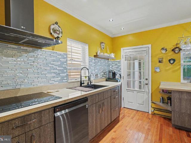 214 N Jardin Street