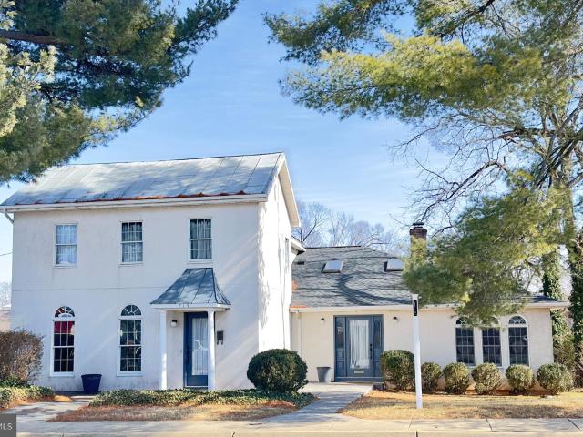 214 S Royal Ave, Front Royal, VA 22630 | MLS #VAWR2013