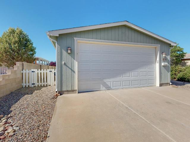 214 Sunrise Bluffs Drive