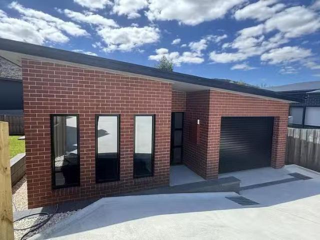2/14 Pauls Road, Lindisfarne, TAS 7015