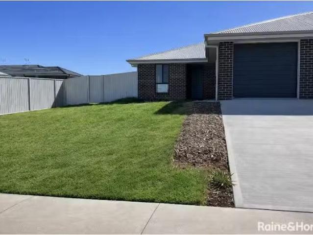 2/14 Palomino Place, TAMWORTH Townhouse for rent Listed by Ra.