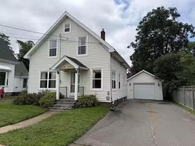 214 Pleasant Street, Summerside, PE, C1N 1X2 house for sale.