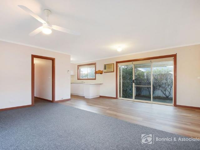 2/14 Rachel Court, Lavington