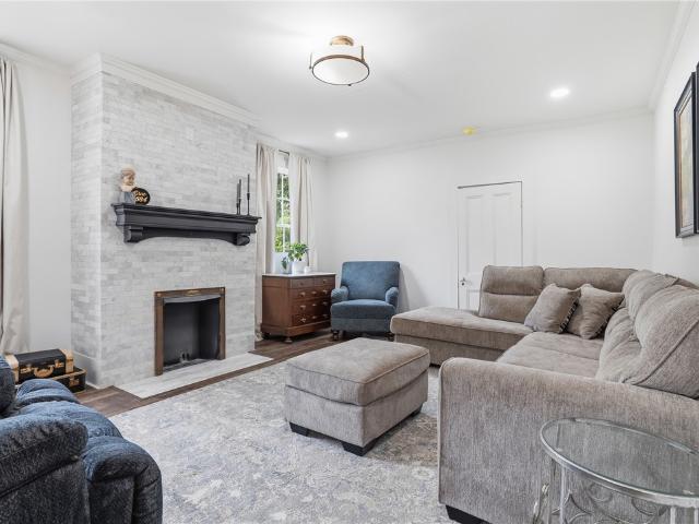 214 River Ave