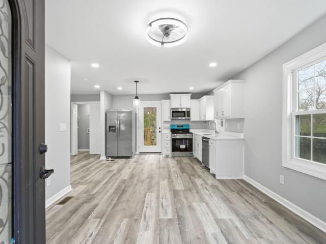 214 W Adams Ave