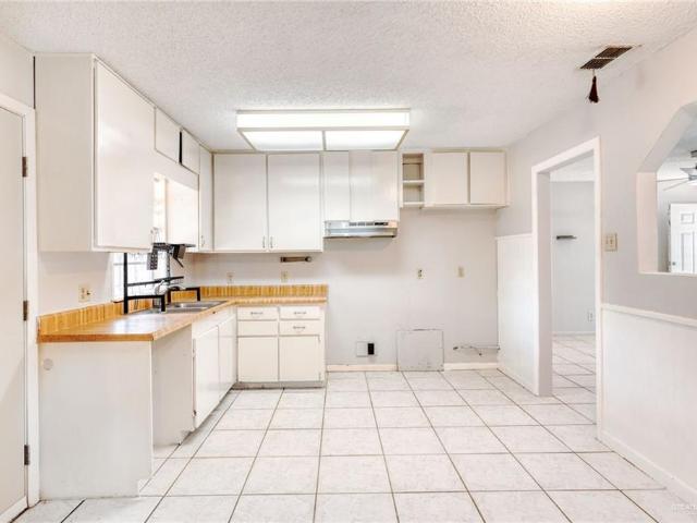 214 W Barbara Street