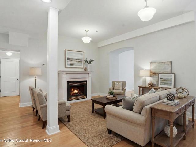 214 W Chestnut Street Unit 106