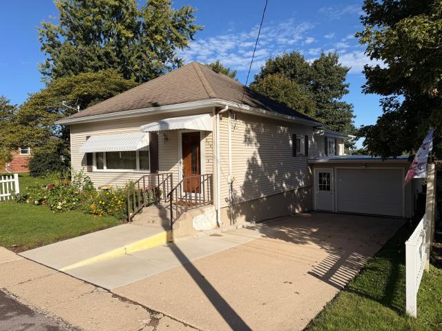214 W Hennepin Street