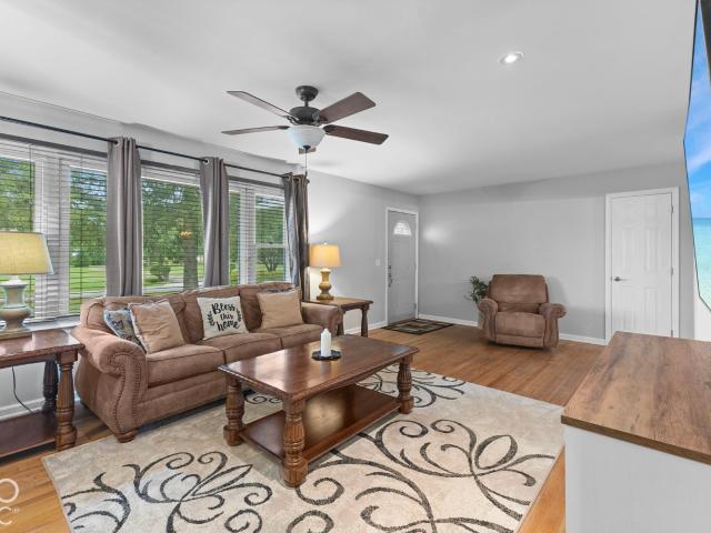 214 W Kings Highway