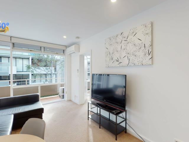 215/445 Royal Parade, Parkville