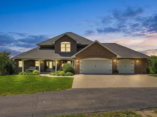 2151 Berry Ln, Asbury, IA 52002