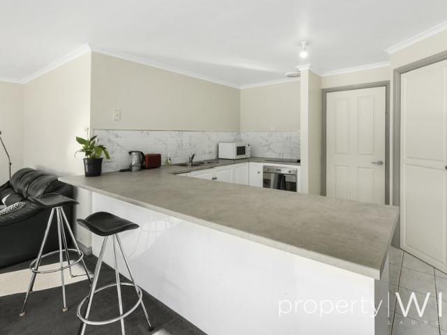 2/152 Blackstone Road