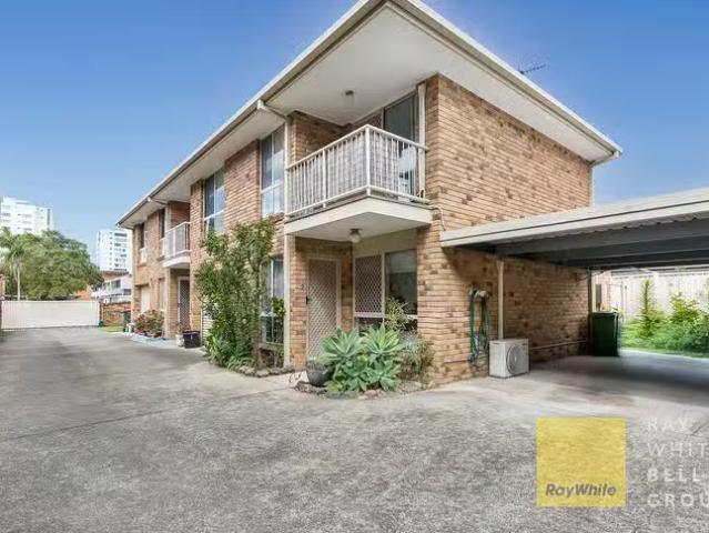 2/152 Frank Street, Labrador, QLD 4215