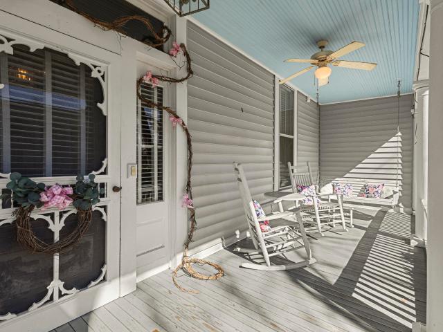 215 3rd Ave