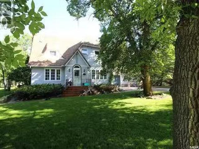 215 7Th Avenue E, Shaunavon, SK, S0N 2M0 house for sale Lis.