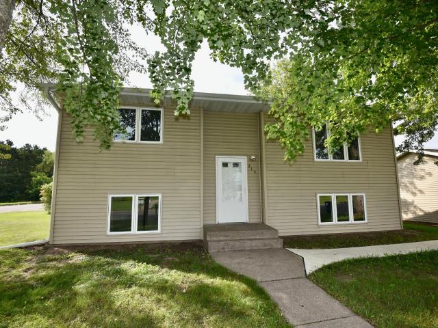 215 7th Street NE