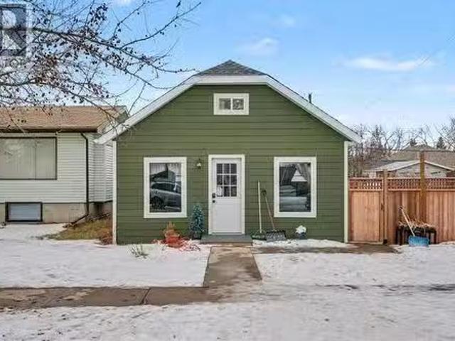 215 5 Avenue Se, Three Hills, AB, T0M 2A0 house for sale Li.