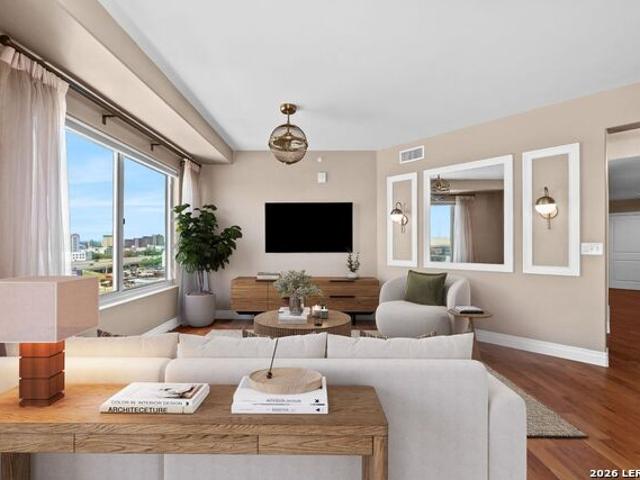 215 Center St, Unit 807