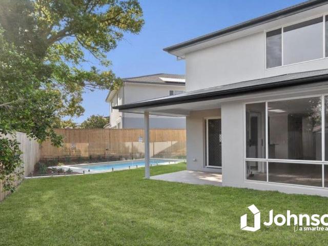2/15 Curwen Terrace Chermside