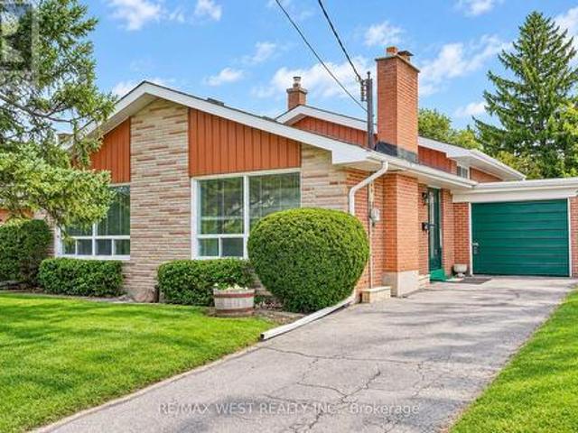 215 Acton Avenue, Toronto, ON, M3H 4H8 house for sale | Listing ID C13825 | Royal LePage
