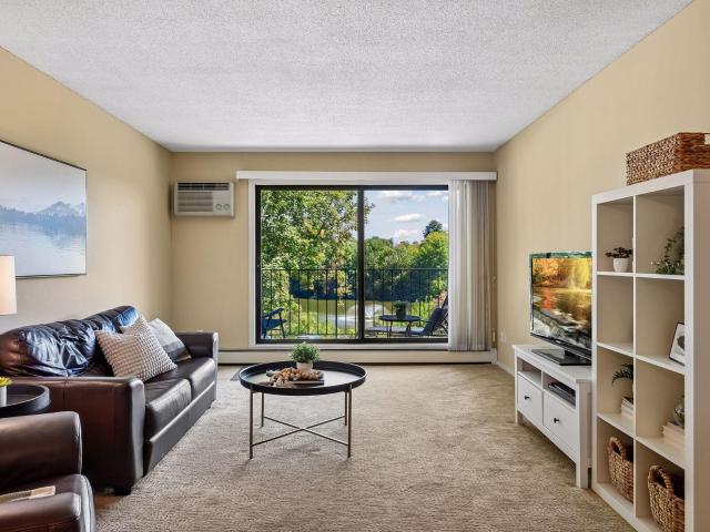 215 Barry Avenue S # 217