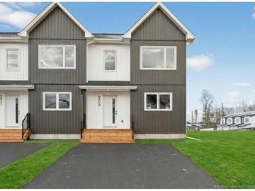 House for sale in Westmorland - Patio, Fireplace