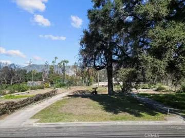 215 E CALAVERAS ST, ALTADENA, CA 91001