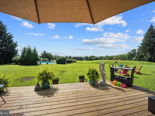 215 E Dark Hollow Road