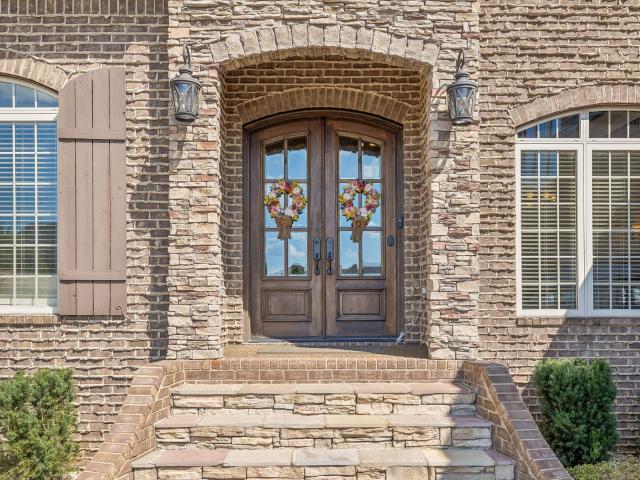 215 Higginson Pl S