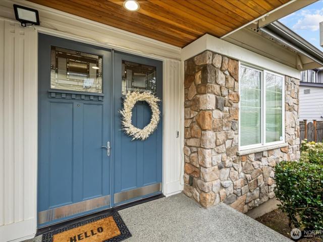 215 Ilwaco Place SE
