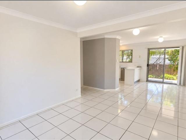 2/15 James Edward Street Richlands