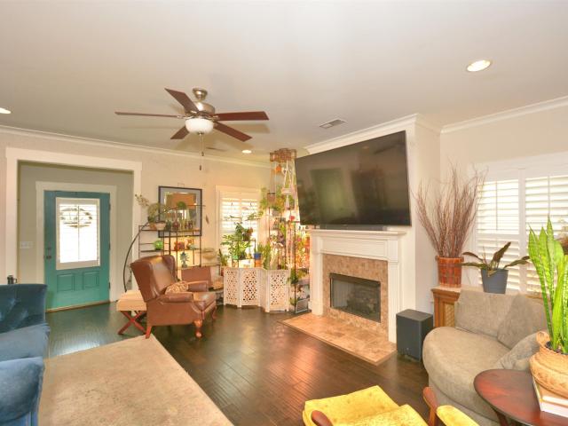 215 Lorrin Lane