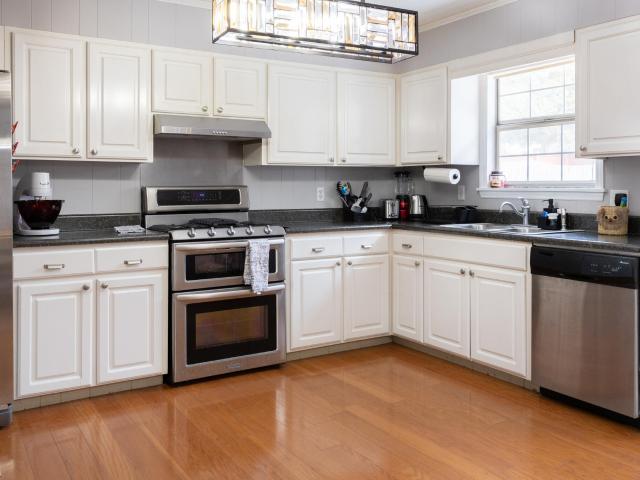 215 Mapleton Drive NW