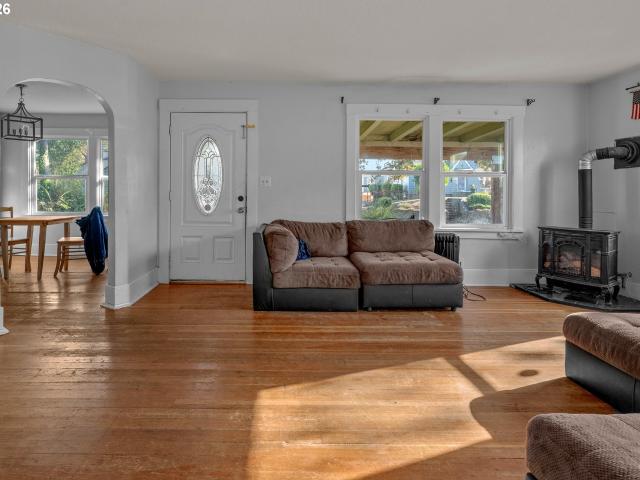 215 N 2ND ST