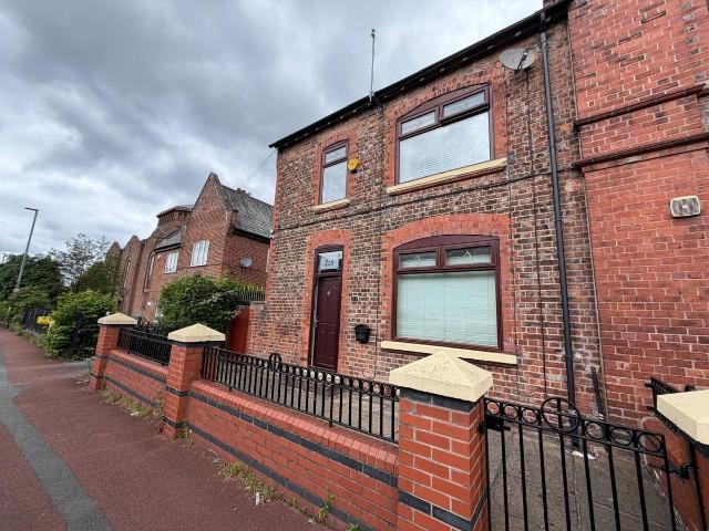 215 North Road, Manchester, Lancashire M11, 3 bed terraced house to rent, £1,395 pcm | PrimeLocation