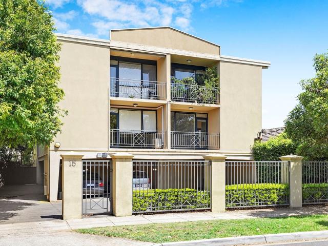 2/15 Narong Rd, Caulfield North