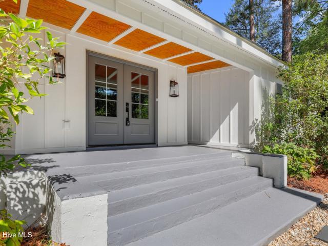 215 S Grape Street